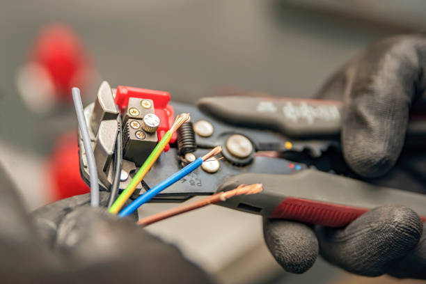 Best Emergency Electrical Repair  in Madison, SD